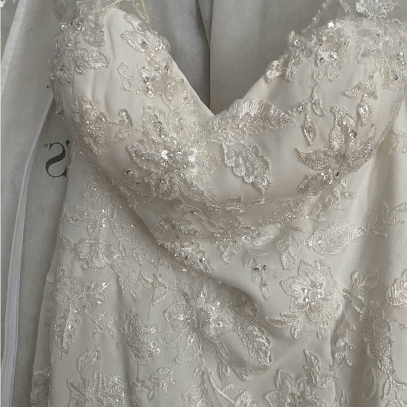 David’s Bridal Sheath Crepe wedding dress size 8 SEXY - Picture 3 of 8